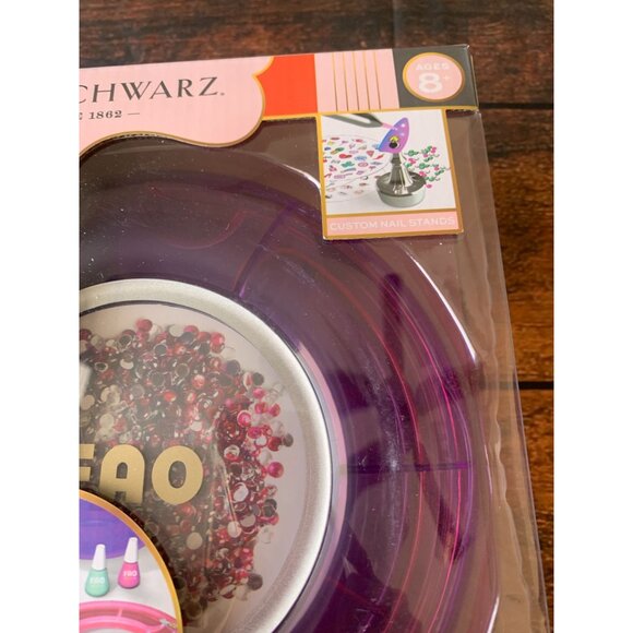F.A.O. Schwarz Street Chic Nails Custom Studio Kit With 47 Pieces For Ages 8+ - Picture 3 of 6